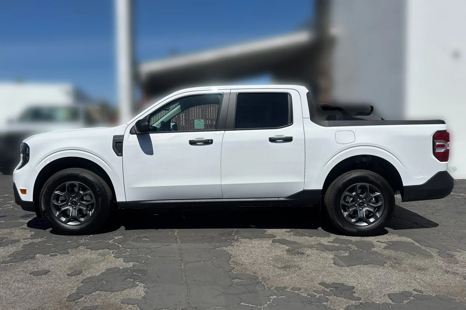 New 2026 Oxford White Ford XLT image 7