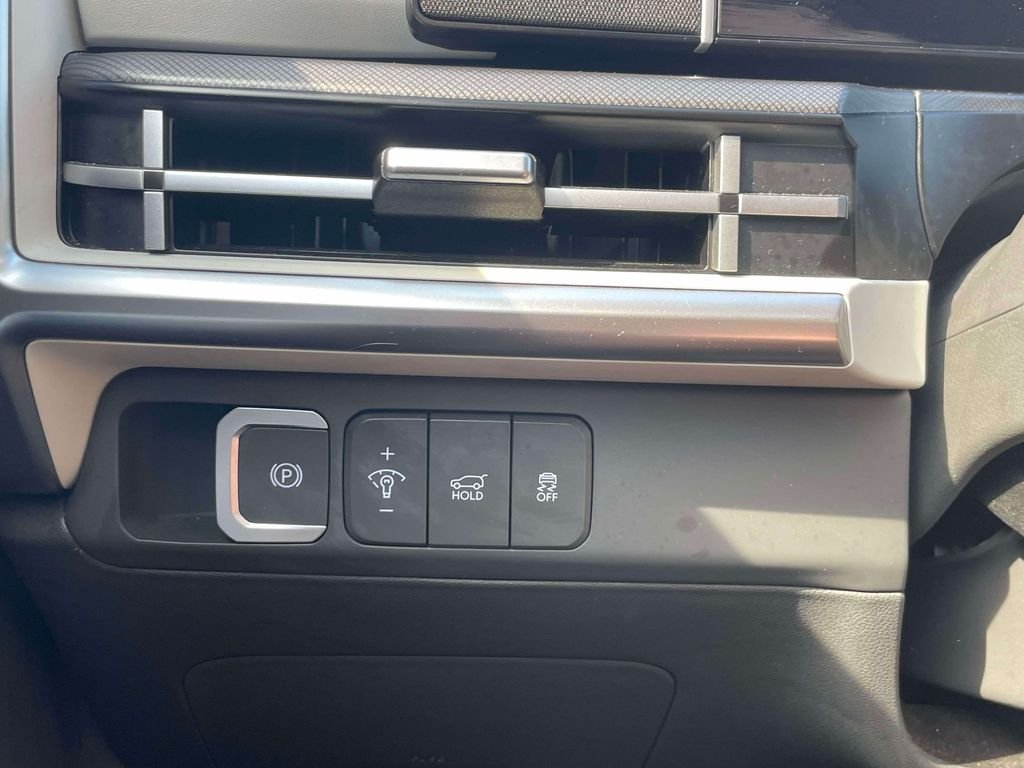 Certified Used 2025 Silver Hyundai SE image 20