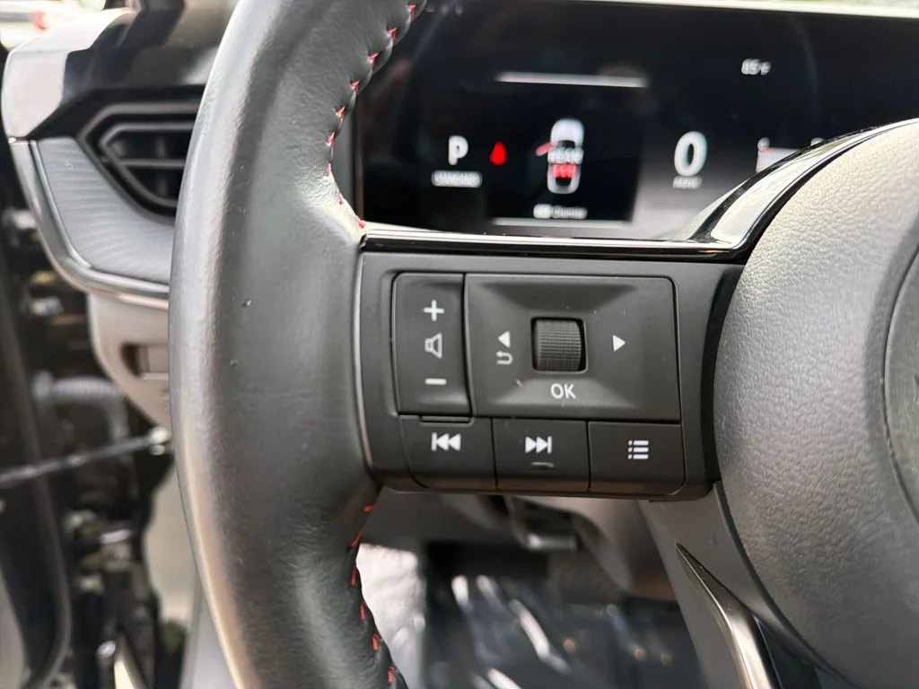 Used 2025 Black Nissan SR image 22