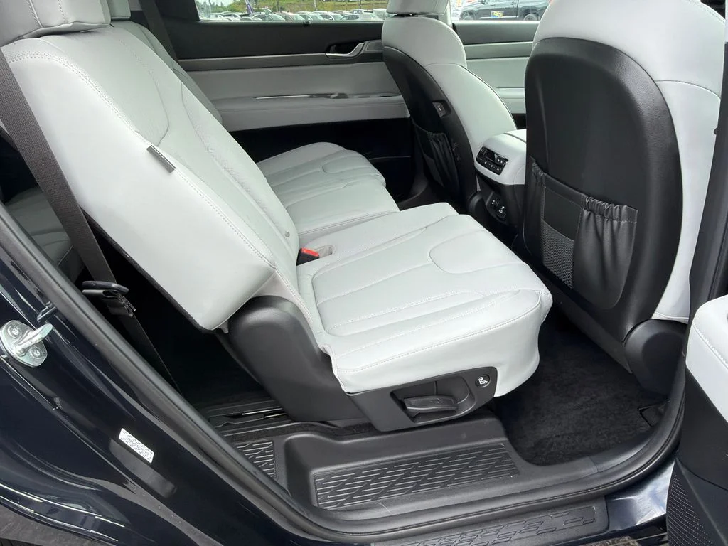 Used 2024 White Hyundai SEL image 15
