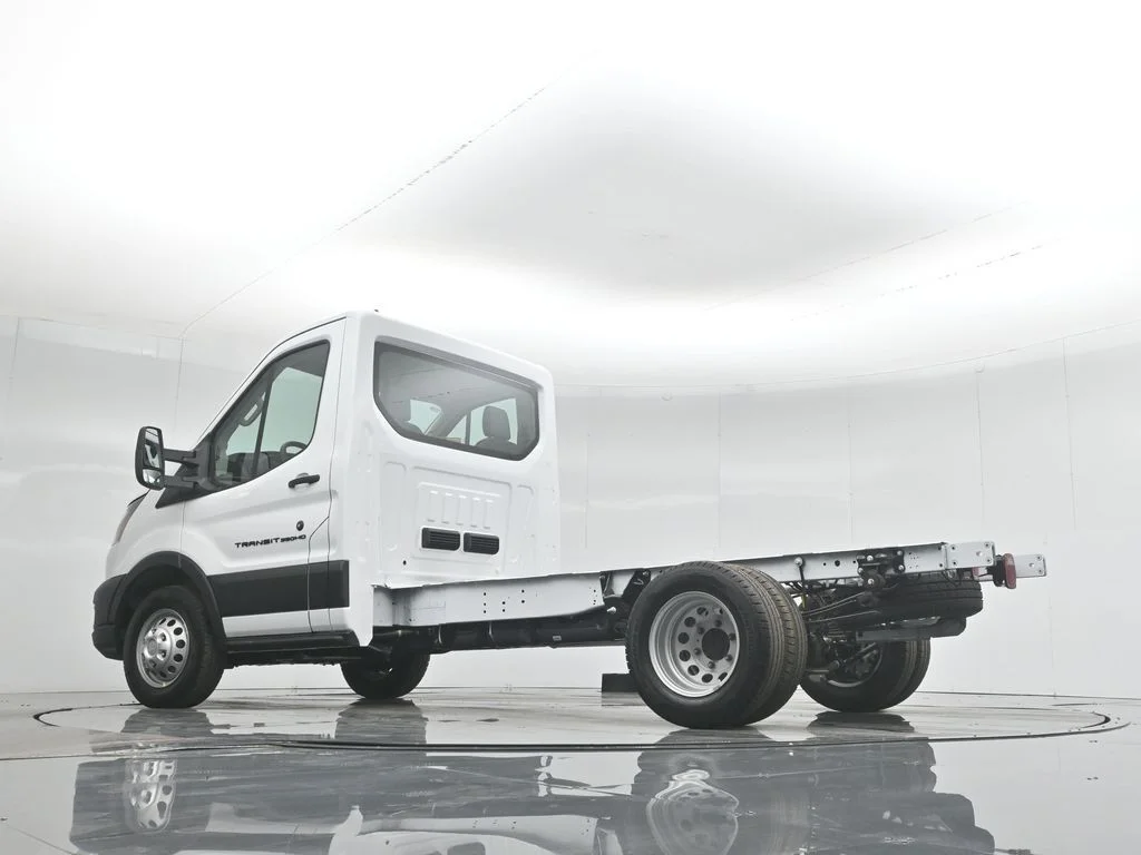New 2026 Oxford White Ford Base image 42