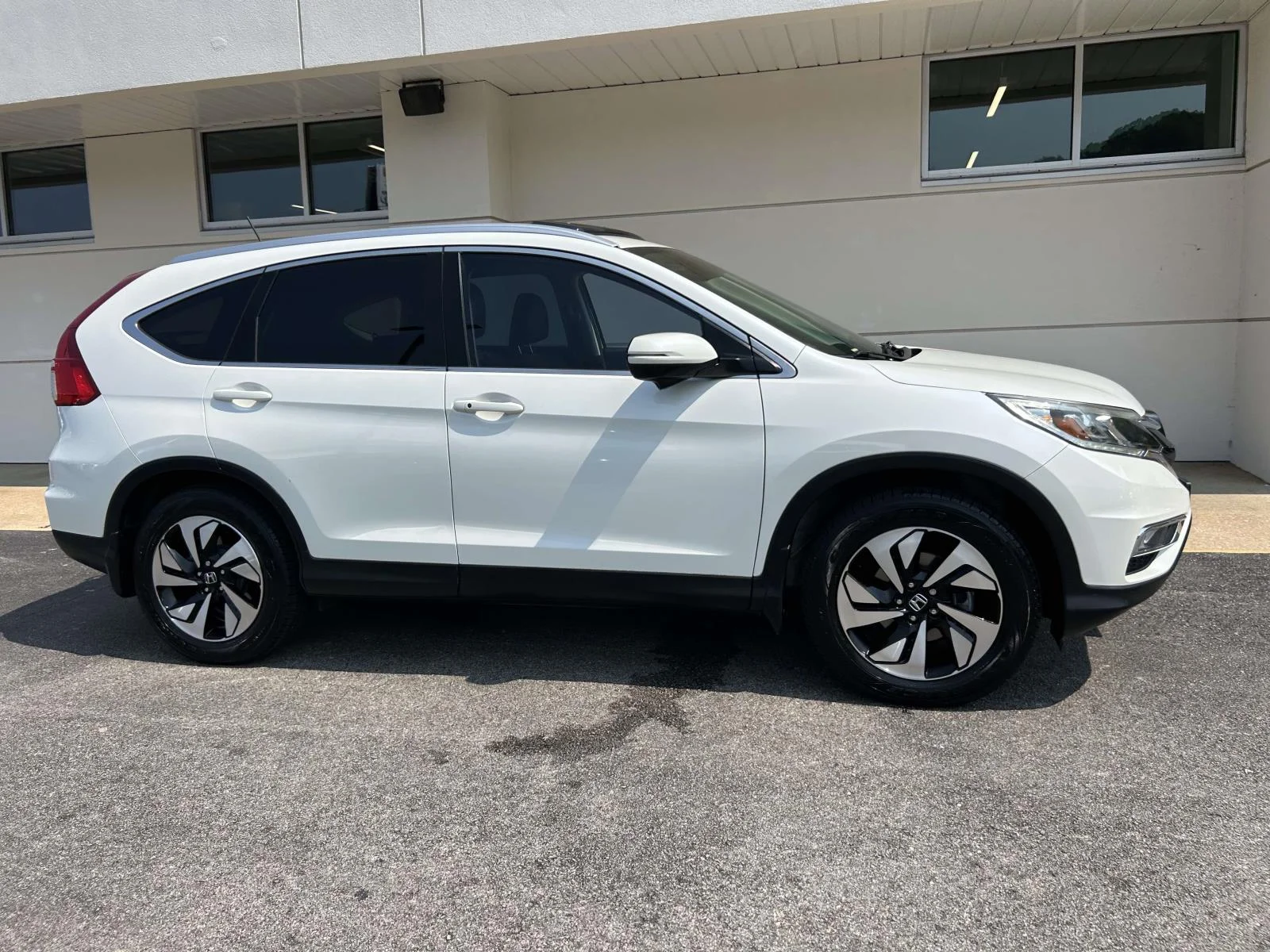 Certified Used 2016 White Honda 2WD 5dr Touring image 2