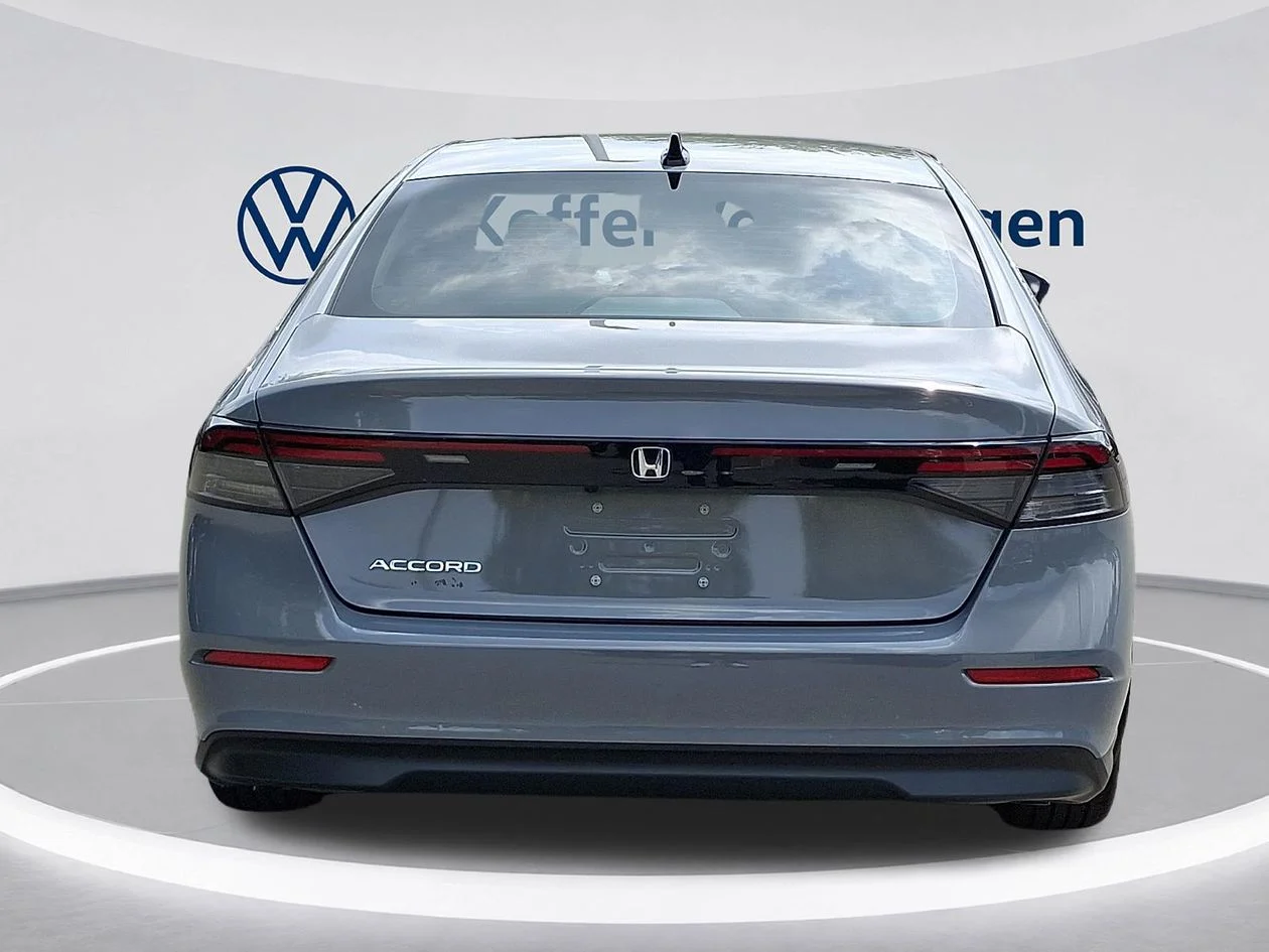 Used 2025  Honda SE image 5