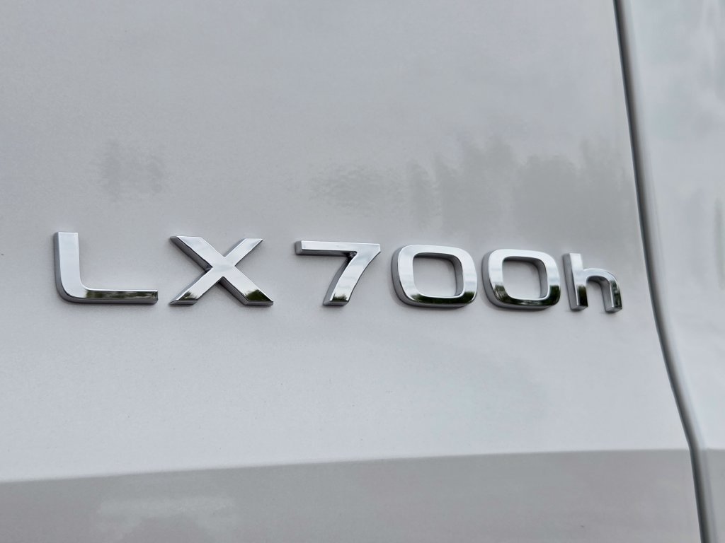 2026 Lexus LX 700h Luxury - Photo 8