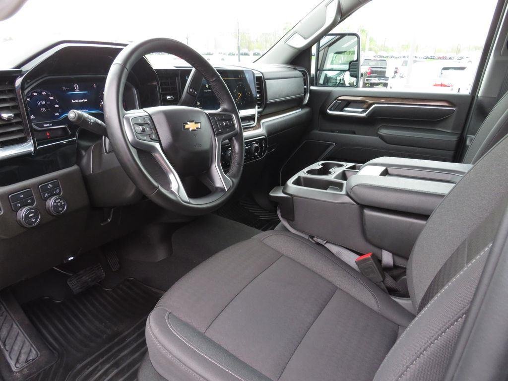 Used 2025 Lakeshore Blue Chevrolet LT image 19