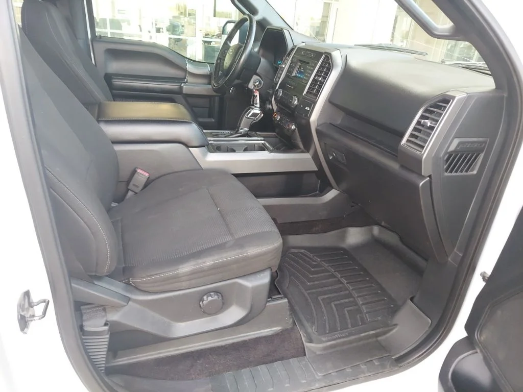 Used 2017 Oxford White Ford XLT image 28