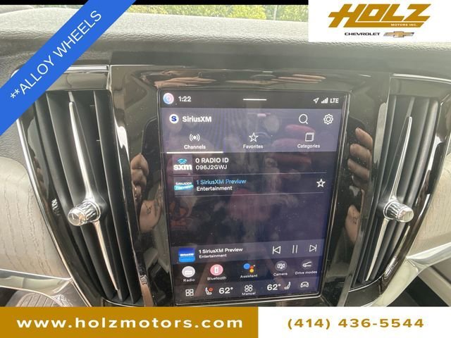 Used 2025 Gray Volvo Plus, B6 AWD Gas (mild hybrid) image 14