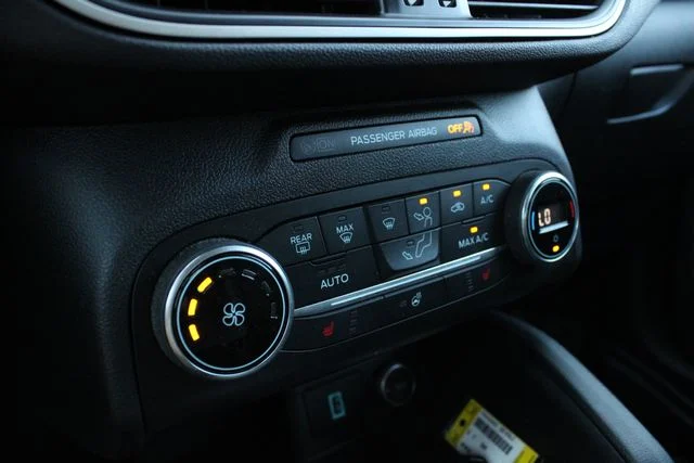 Used 2020 Blue Ford SEL image 18