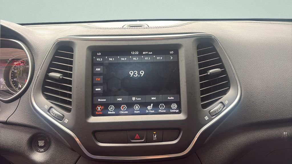 Used 2022 Gray Jeep Latitude Lux image 15