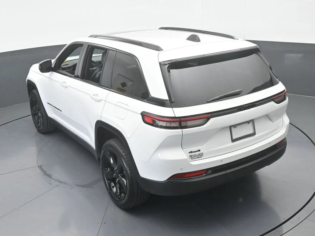 Used 2023 Bright White Clearcoat Jeep Altitude X image 48