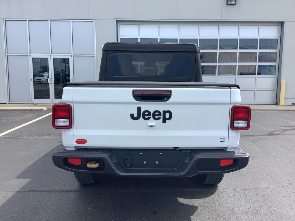 New 2026 Bright White Clear-Coat Exterior Paint Jeep  image 7