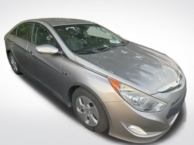 Used 2012 Silver Metallic Hyundai Base image 8