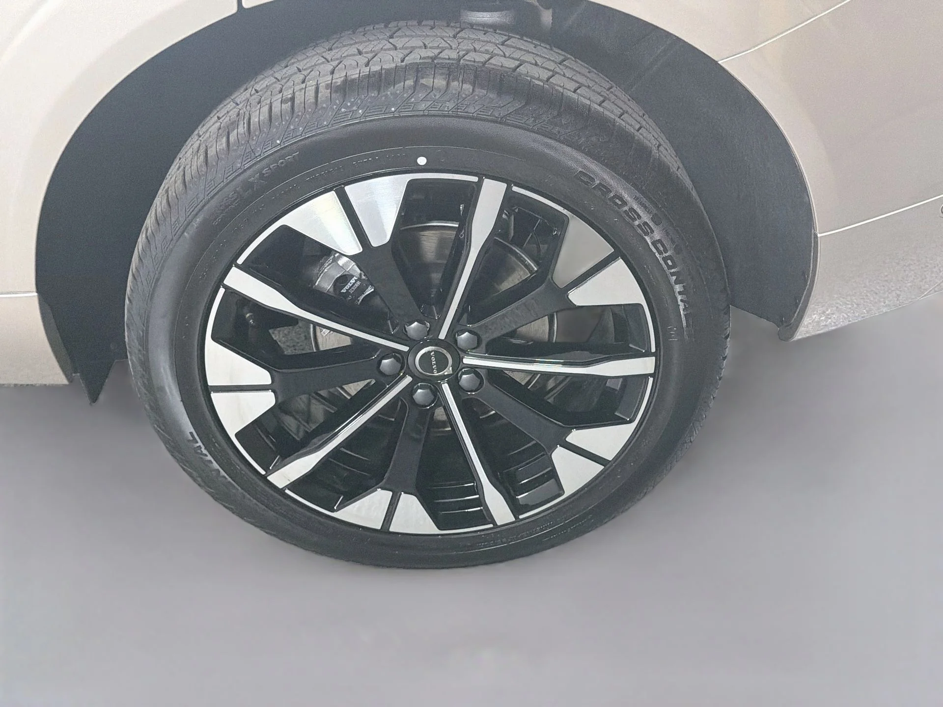 New 2026 Bright Dusk Volvo Plus image 30