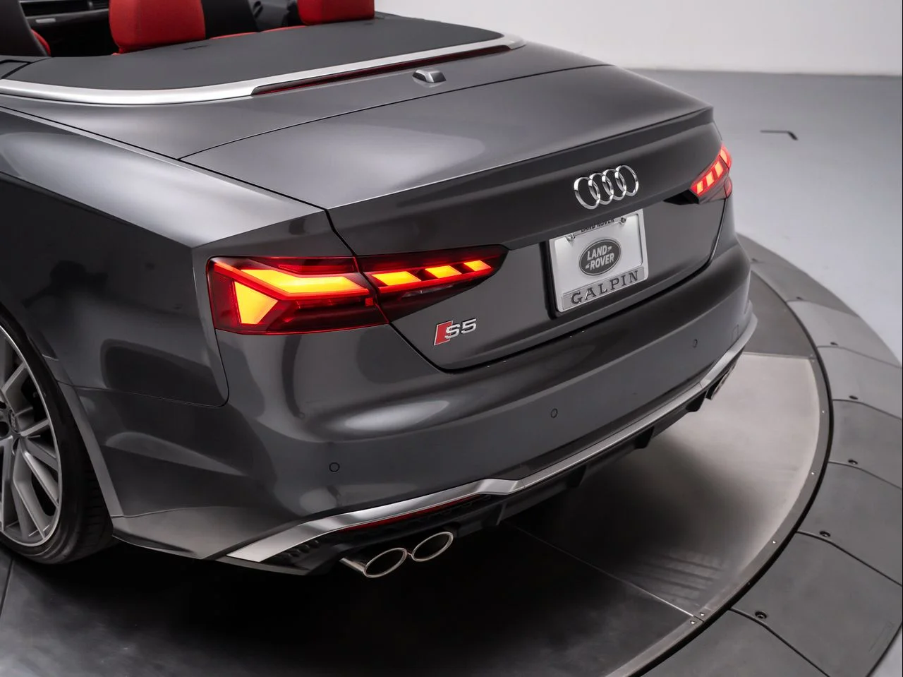 Used 2024 DAYTONA GRAY PEARL EFFECT Audi Premium Plus TFSI quattro Tiptronic image 39