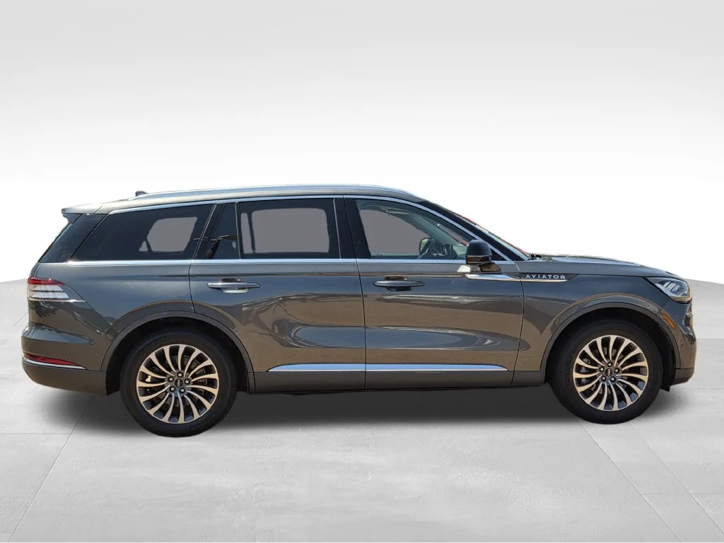 Used 2020 Gray Lincoln Reserve image 5
