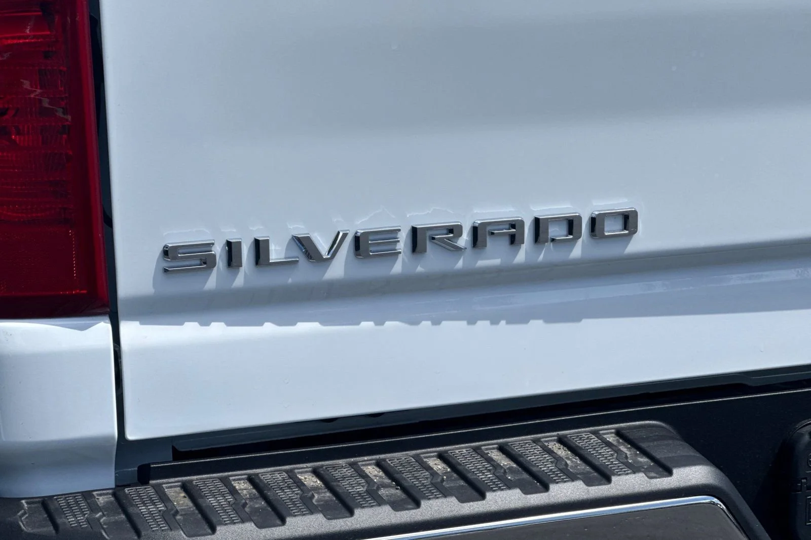 New 2026 Summit White Chevrolet WT image 24