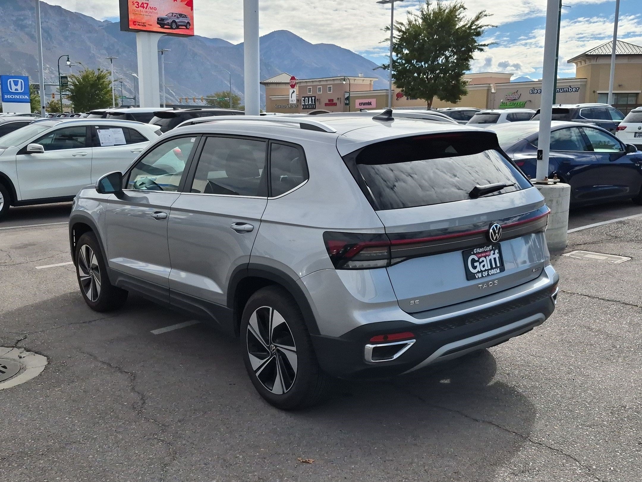 New 2026 Pyrite Silver Metallic Volkswagen SE image 5