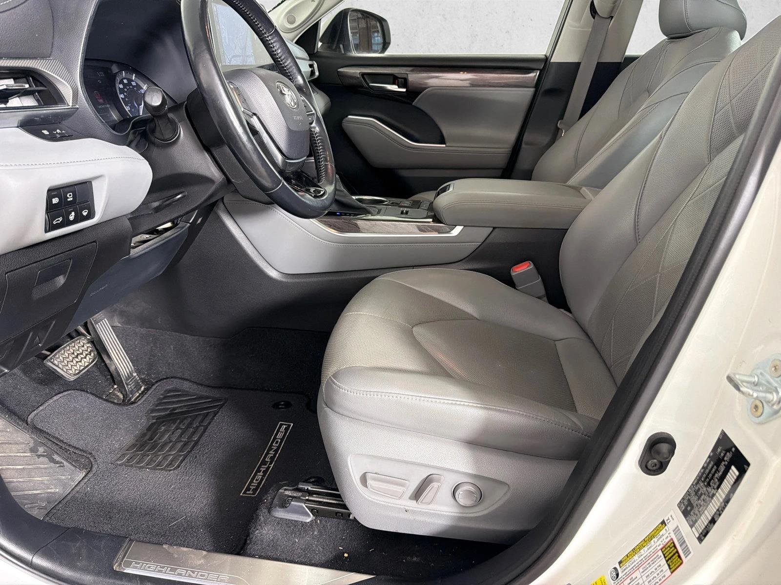 Certified Used 2021 Blizzard Pearl Toyota Platinum image 11