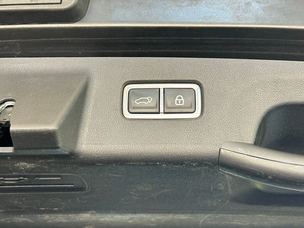 Used 2022 Black Kia EX image 33