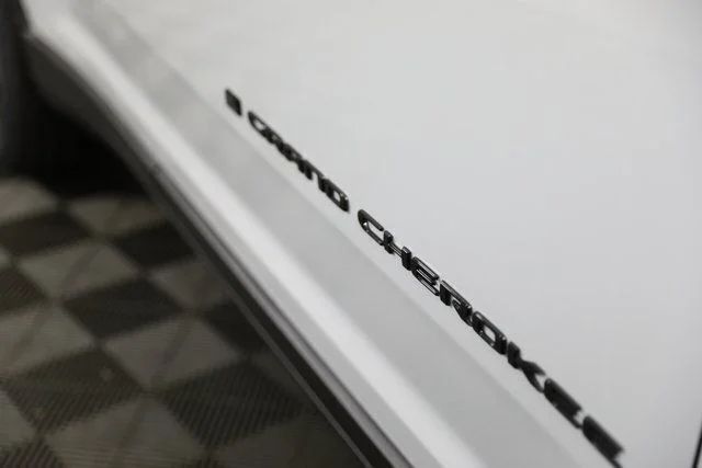 New 2025 Bright White Clear-Coat Exterior Paint Jeep Limited image 29