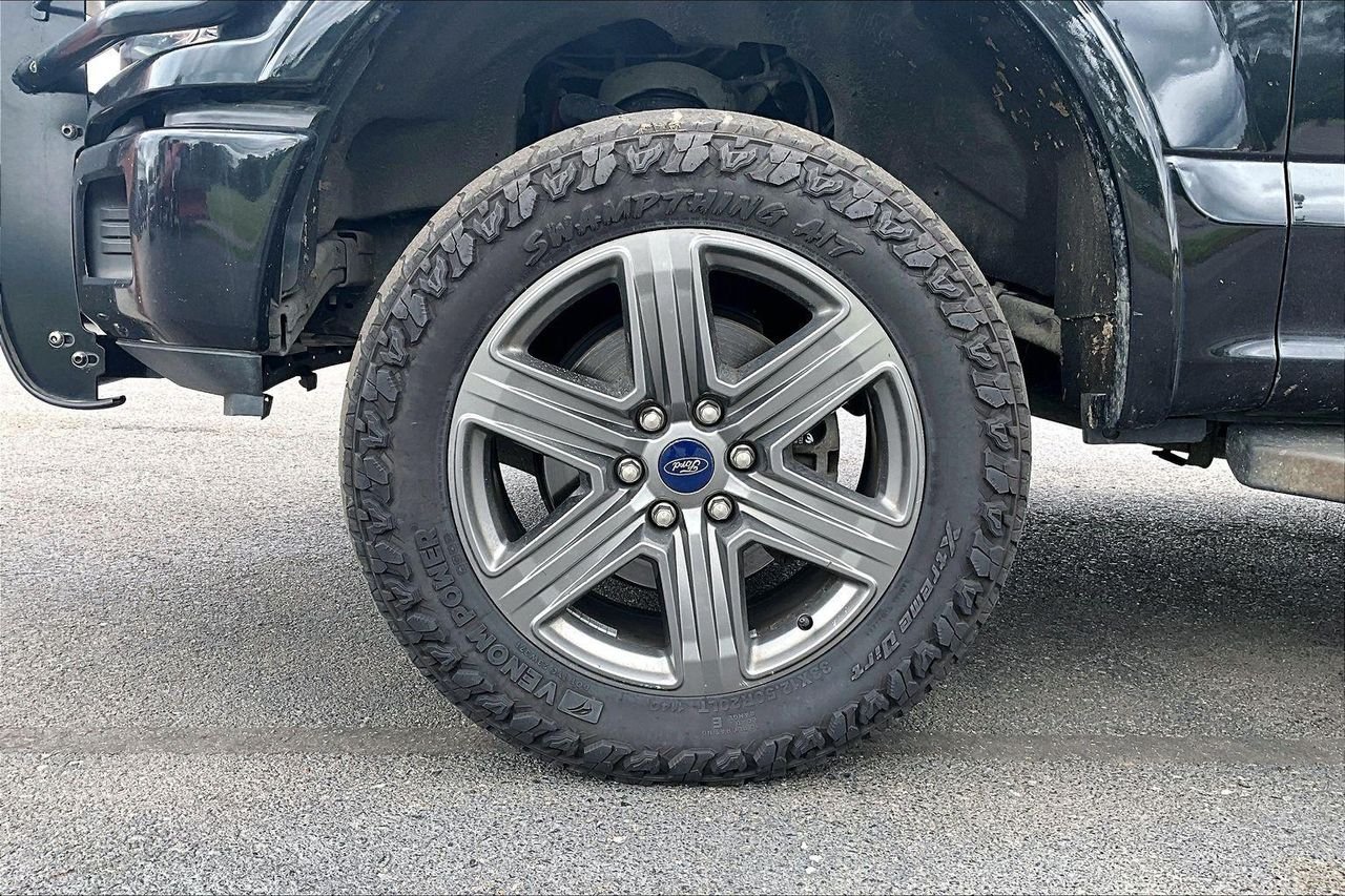Used 2020 Agate Black Metallic Ford XLT image 2