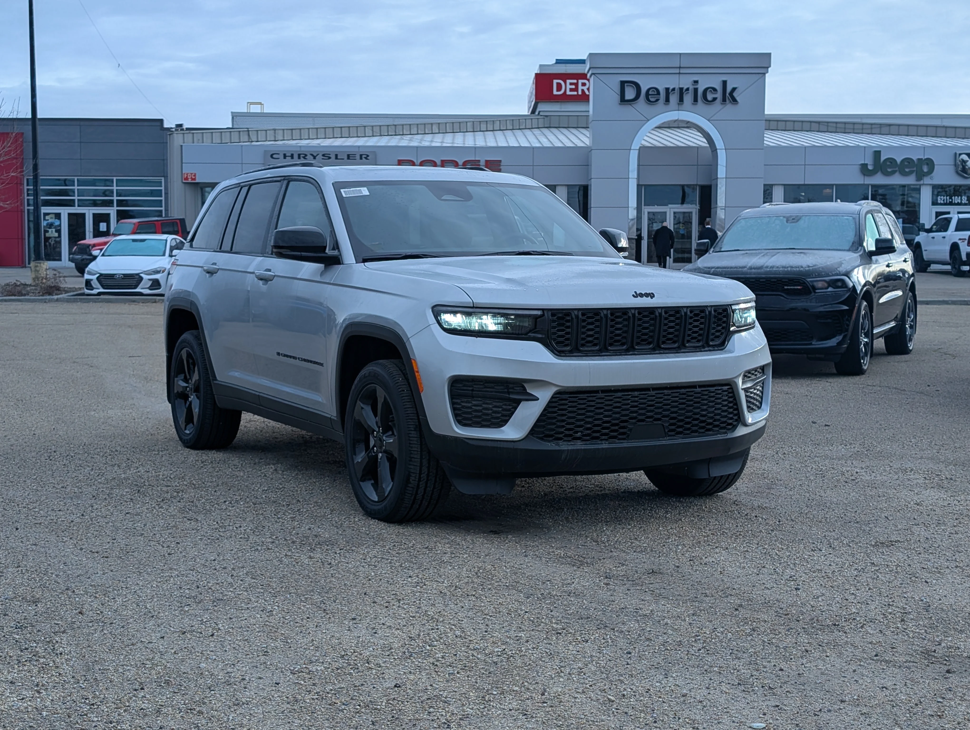 New 2025 Silver Zynith Jeep Altitude image 9