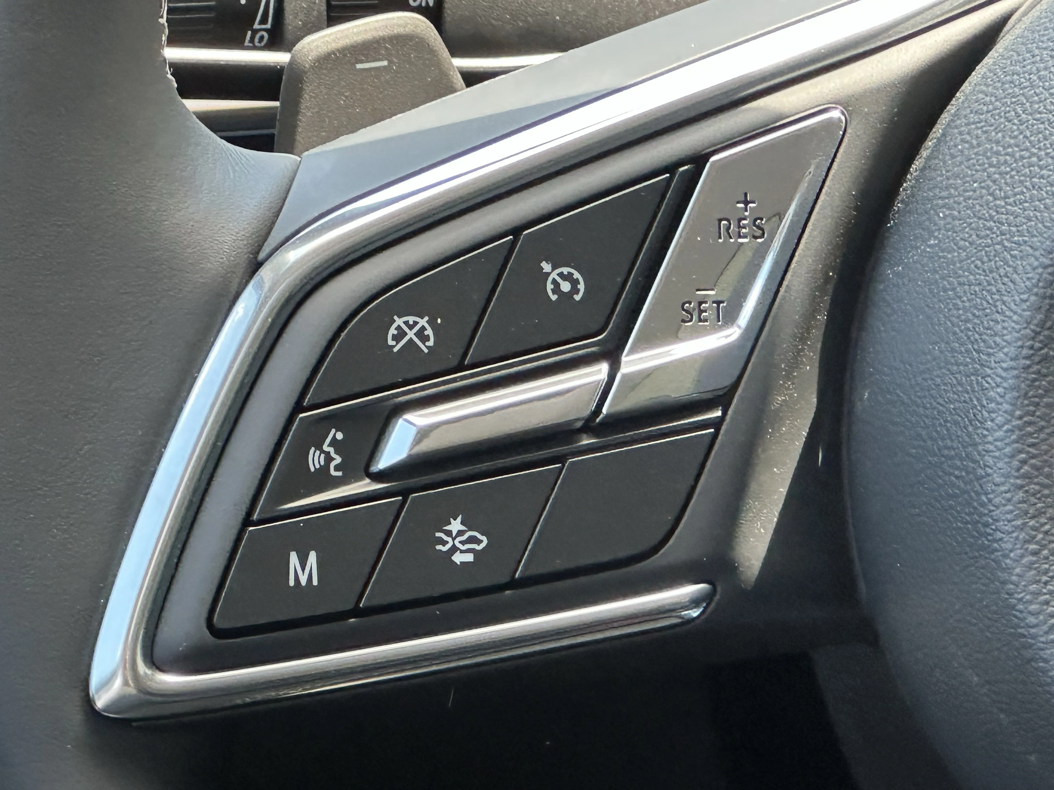 New 2026 Iridescent White Tricoat Buick Avenir image 12