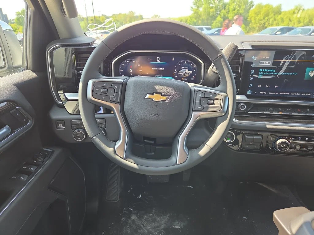 New 2026 Summit White Chevrolet LT (2FL) image 10