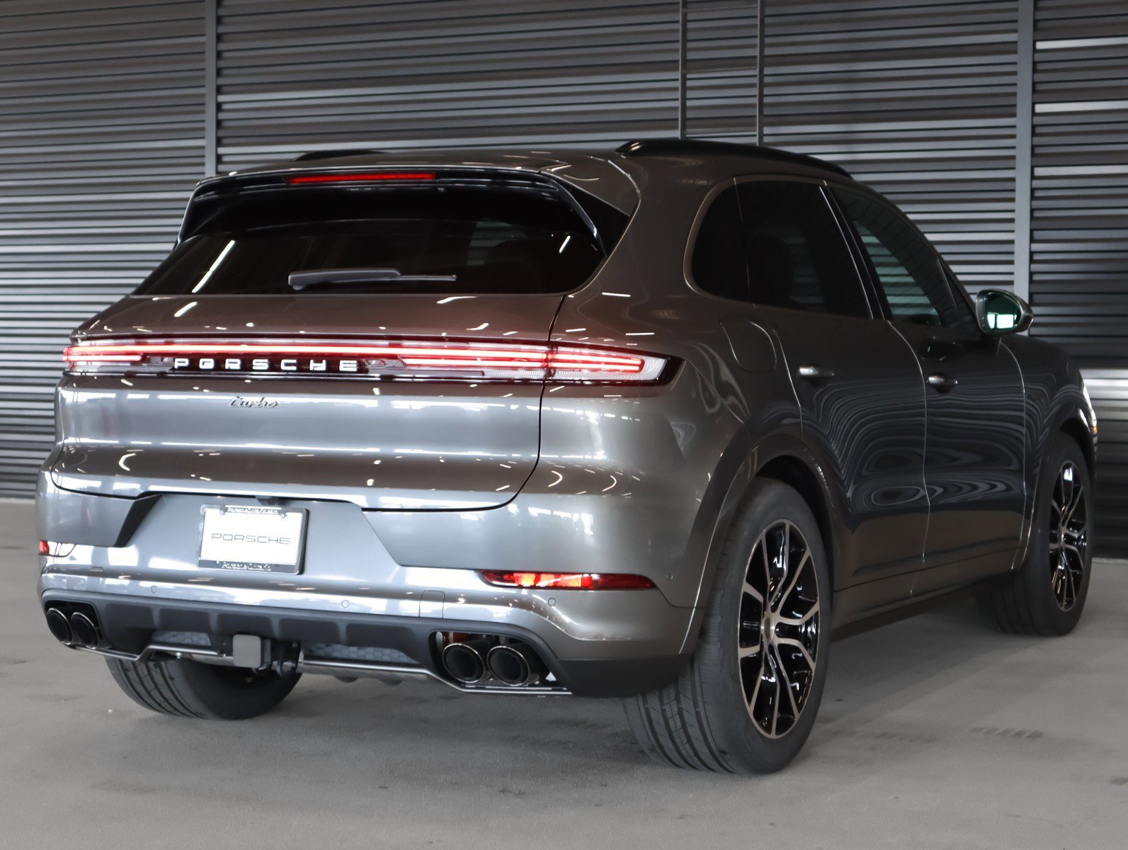 2025 Porsche Cayenne Turbo E-Hybrid - Photo 10