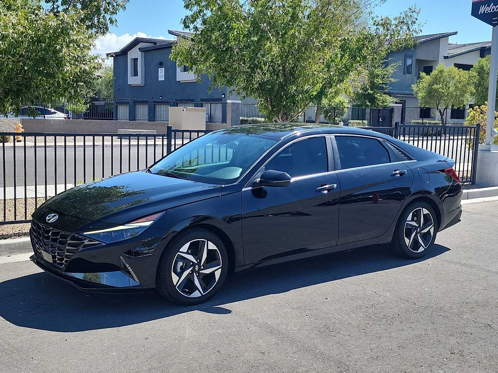 Used 2023 Onyx Black Hyundai Limited image 4
