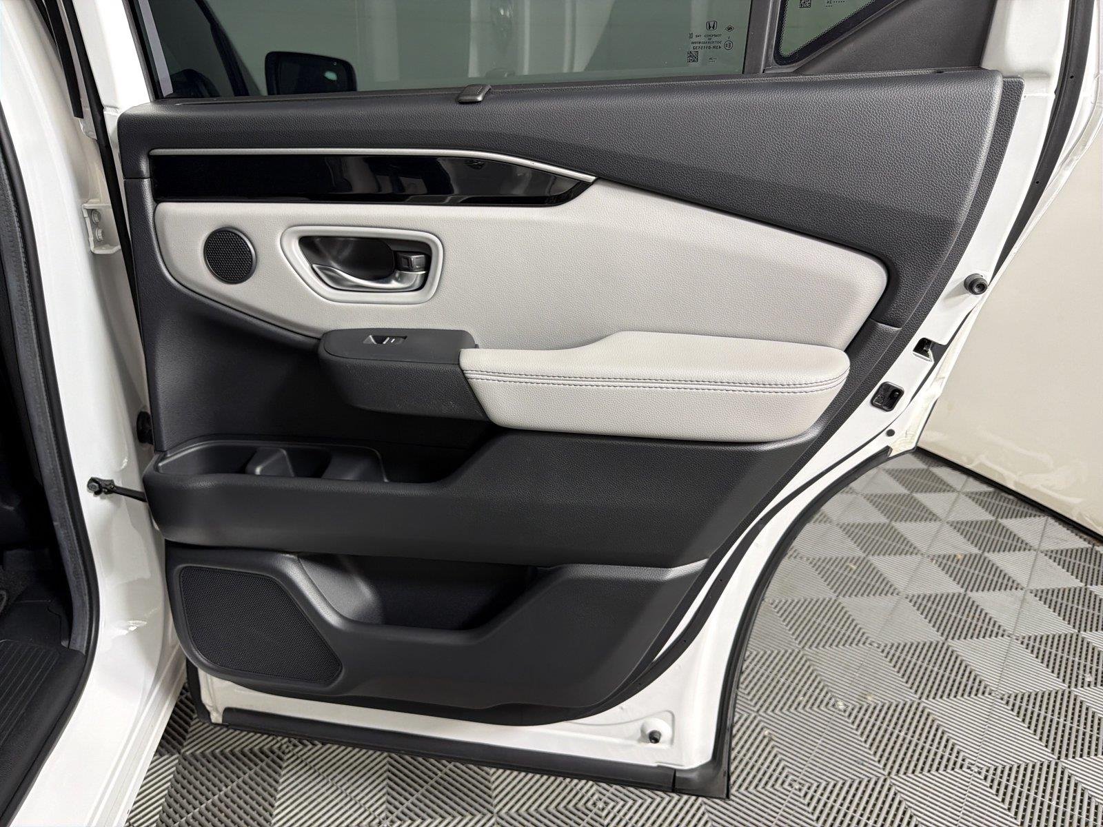 2025 Honda Pilot EX-L - Photo 14