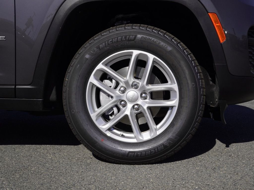 New 2026 Baltic Gray Metallic Clear-Coat Exterior Paint Jeep Laredo X image 9