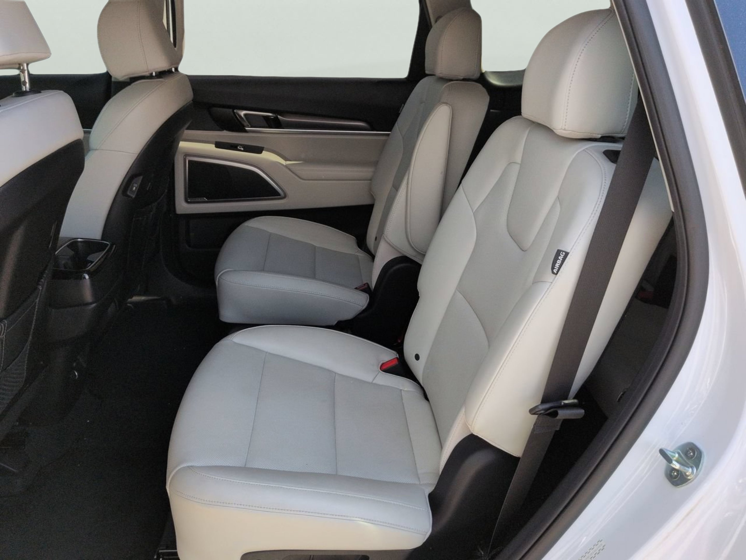 Certified Used 2024 Glacial White Pearl Kia S image 15