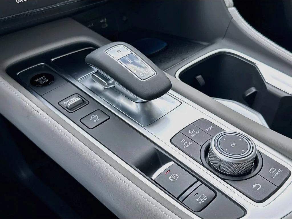 New 2027 MINERAL BLACK INFINITI Luxe FWD image 17