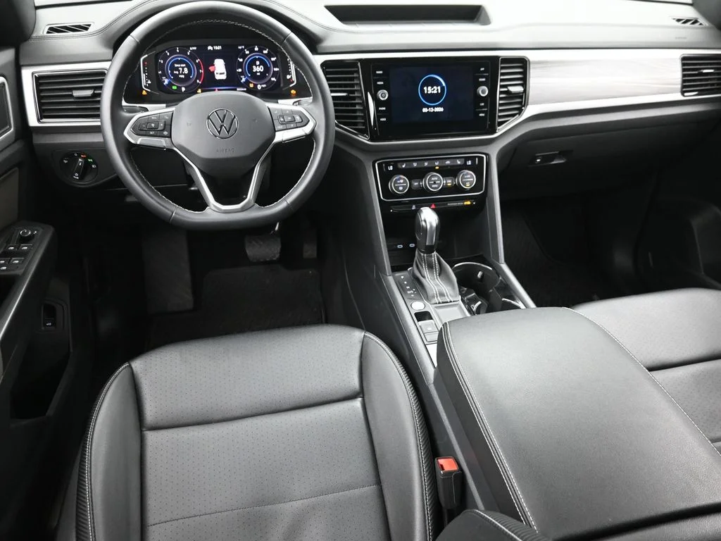 Used 2023 White Volkswagen 3.6L V6 SE w/Technology image 16