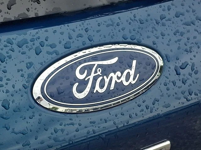 Used 2020 Green Ford SE image 28
