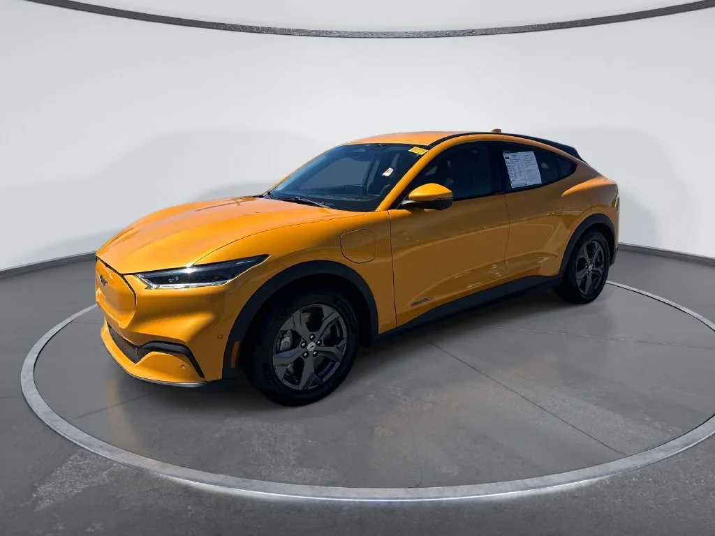 Used 2022 Orange Ford Select image 3