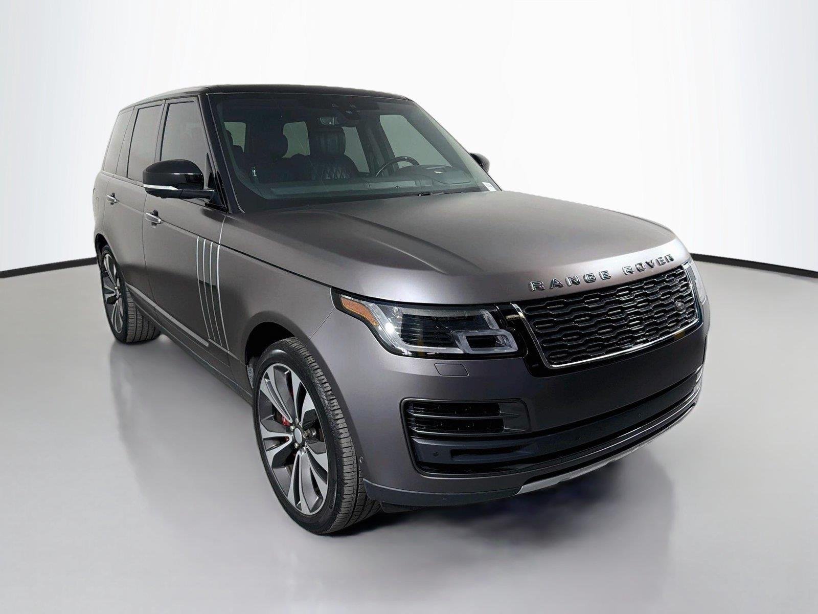 Used 2021 Scafell Grey Satin Land Rover SV Autobiography Dynamic image 3