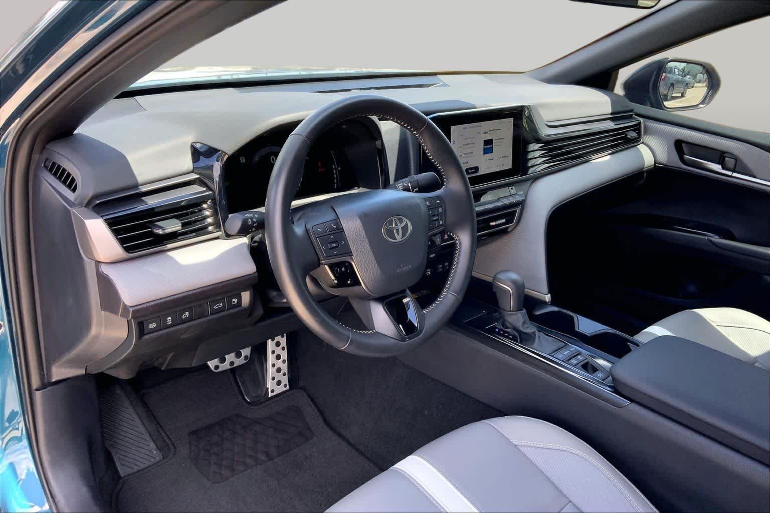Used 2025 Ocean Gem Toyota SE image 33