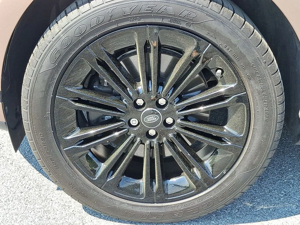 Certified Used 2026  Land Rover S image 8