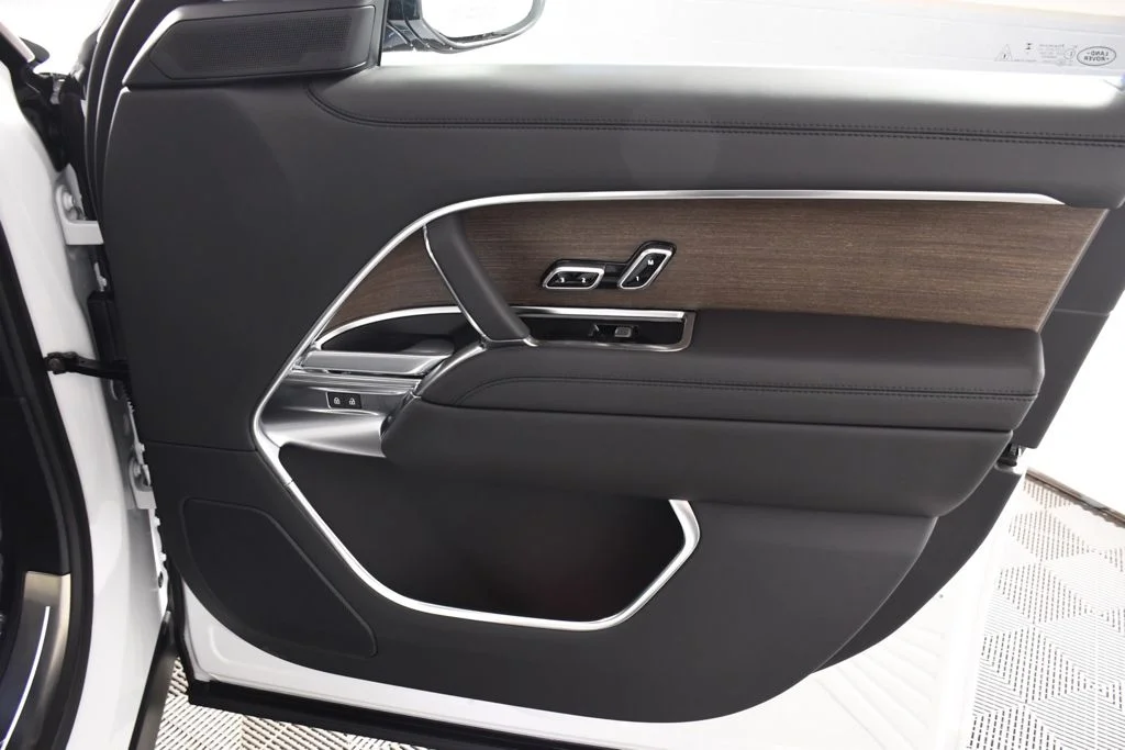 New 2026 Fuji White Land Rover SE image 17