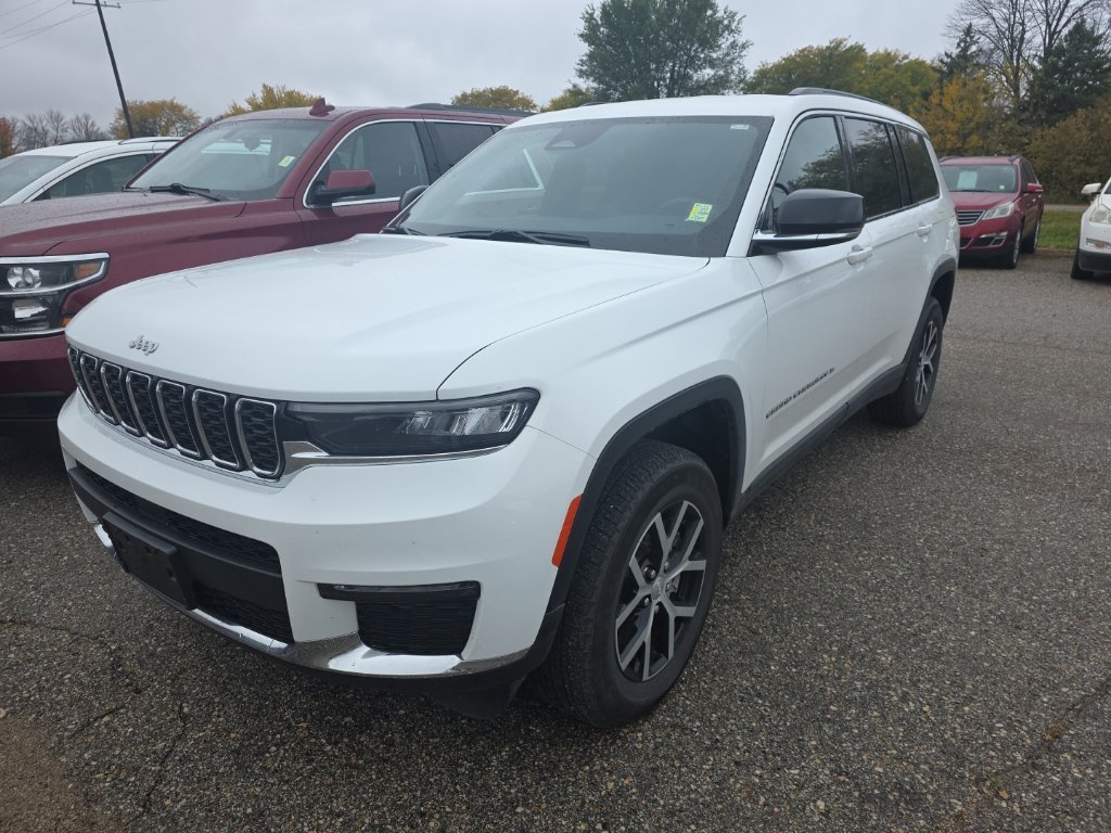 Used 2025 White Jeep Limited image 4