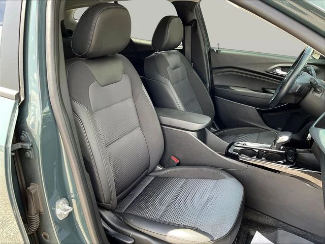 Used 2025 Gray Chevrolet LT image 29