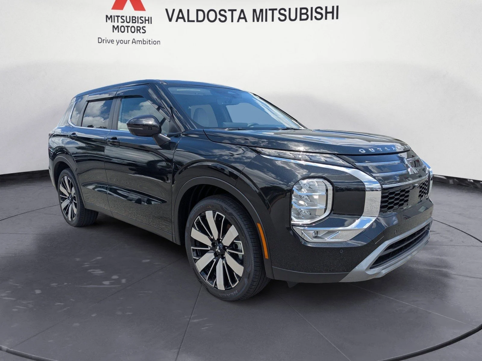 2025 Mitsubishi Outlander SE 2WD's photo
