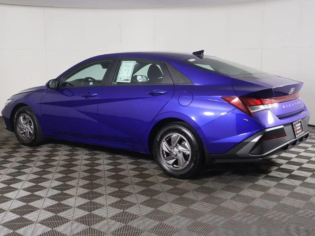 Used 2025 Blue Hyundai SE image 7