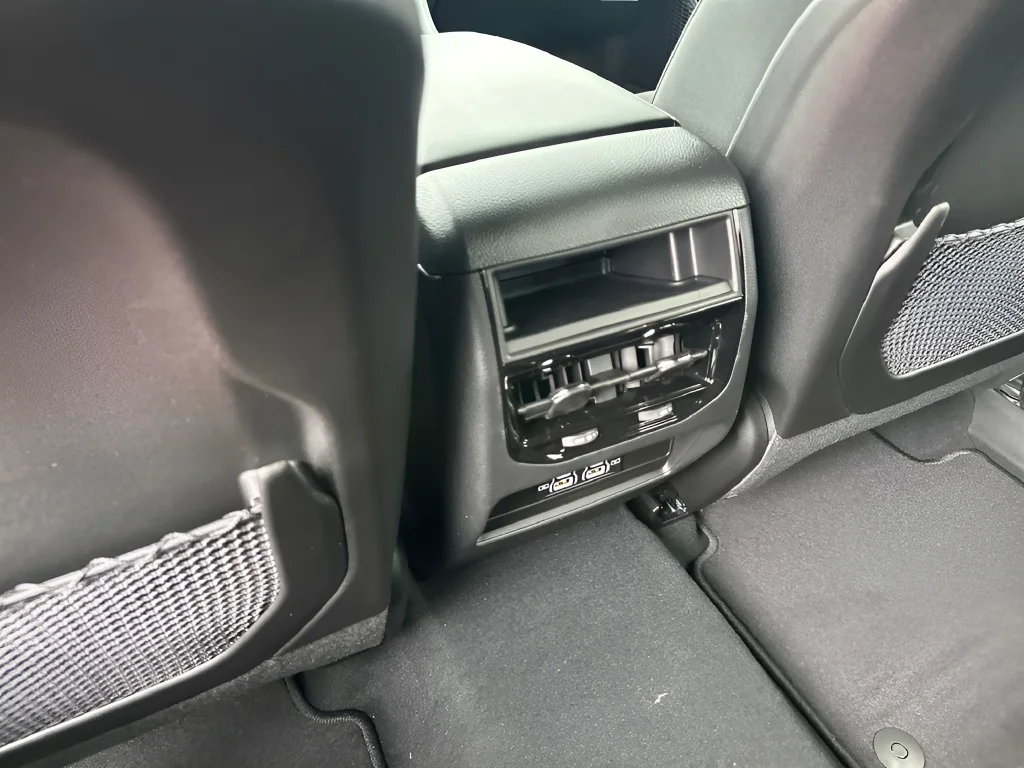 New 2026 Bright White Clear-Coat Exterior Paint Jeep Laredo image 30