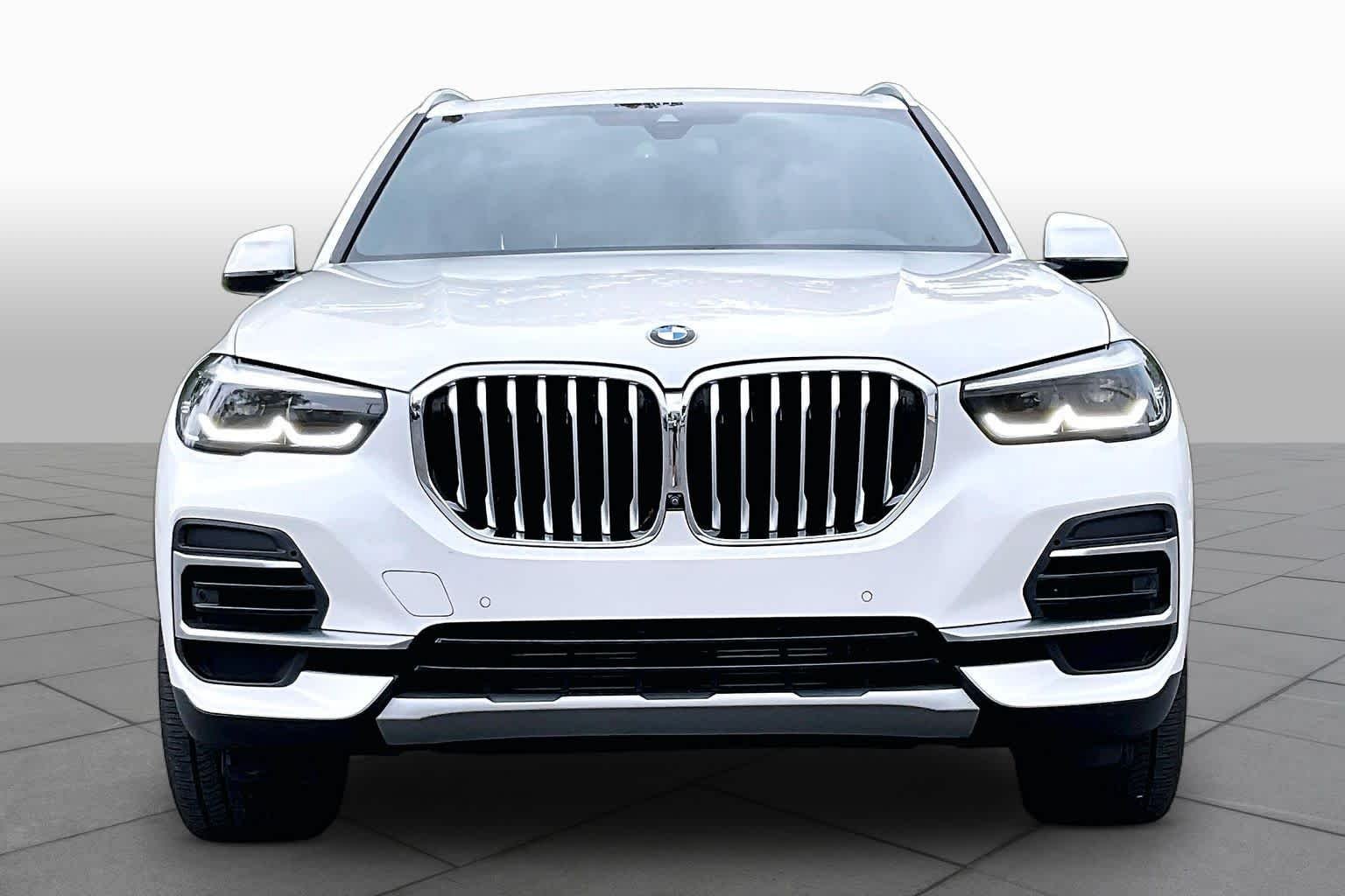 Used 2022 Mineral White Metallic BMW xDrive40i image 3