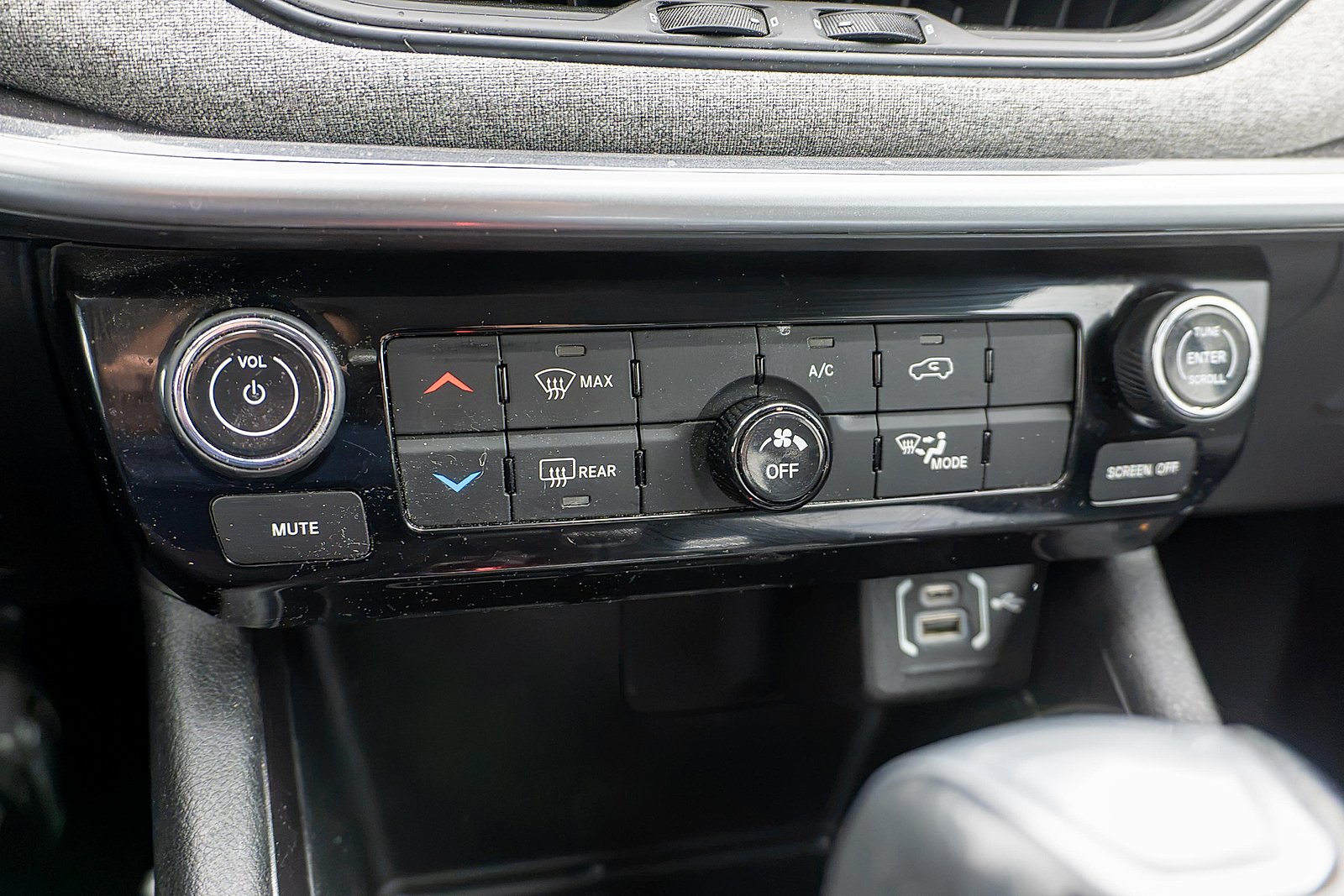 Used 2022 Laser Blue Pearlcoat Jeep Latitude 4x4 image 24