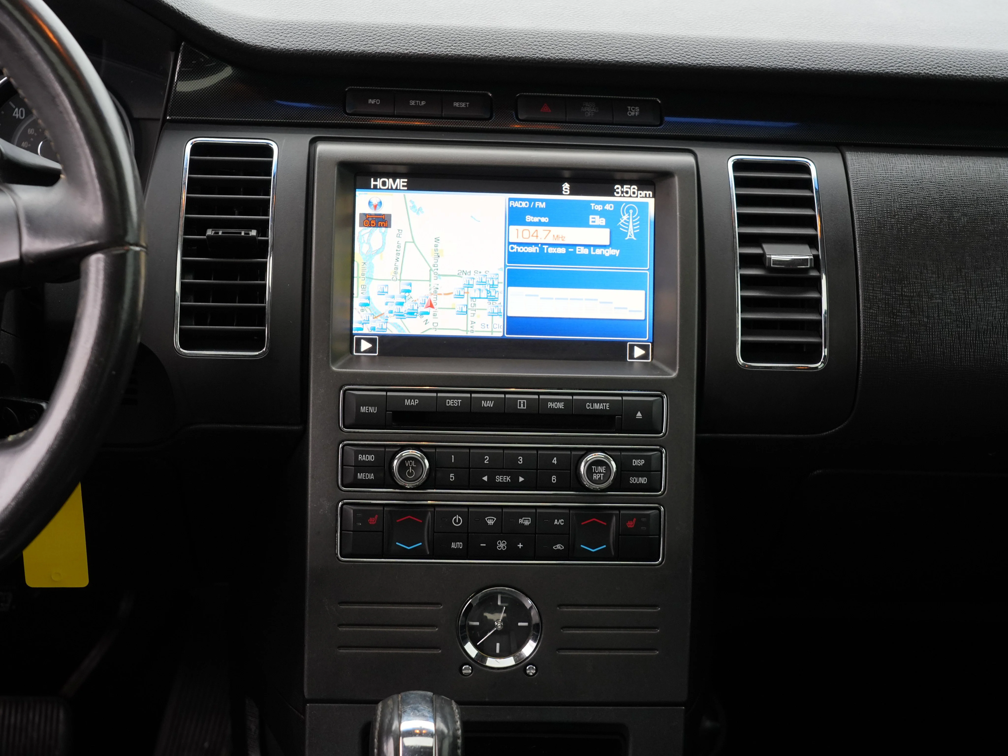 2011 Ford Flex Titanium - Photo 21