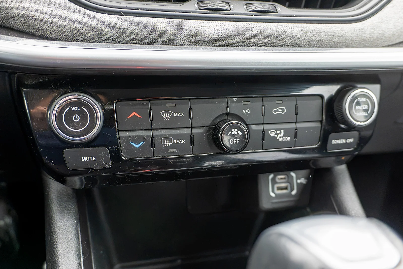 Used 2022 Laser Blue Pearlcoat Jeep Latitude 4x4 image 24